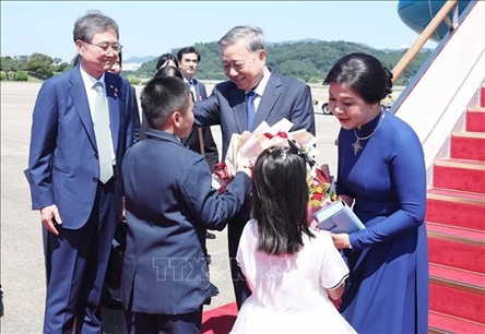 Party General Secretary To Lam begins state visit to RoK